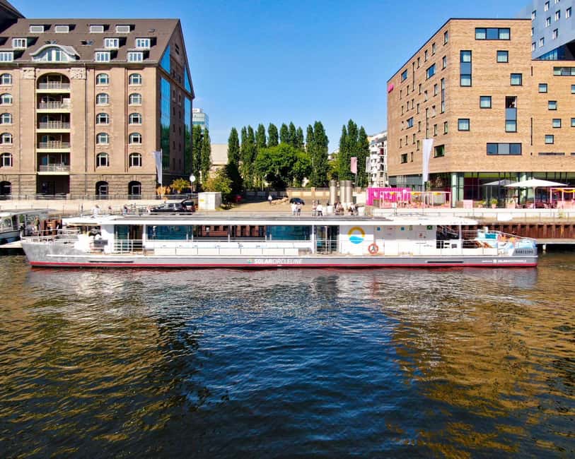 Berlin boat tour| Berlin highlight tour with solar boat on the Spree - Why seeing Berlin from the Spree works so well
