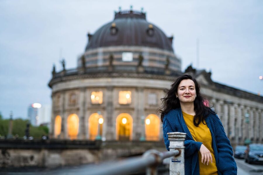 Berlin by Night: Private Photoshoot at Illuminated Cityscape - Booking, cancellation, and practical details