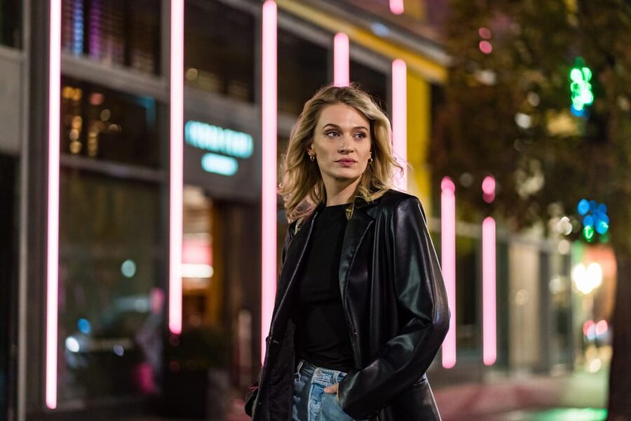 Berlin by Night: Private Photoshoot at Illuminated Cityscape - How to time the session for the right light