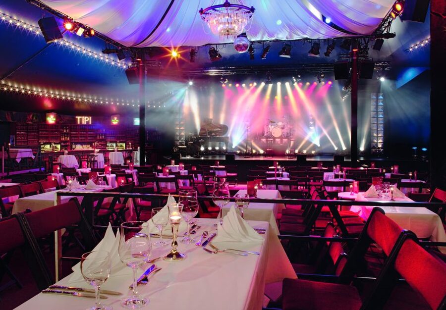 Berlin: Cabaret – The Berlin Musical at Tipi am Kanzleramt - Heat, service, and other practical tradeoffs