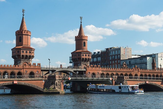 Berlin Center Food Tour with 8+ Authentic Local Tastings - Guides make or break the experience