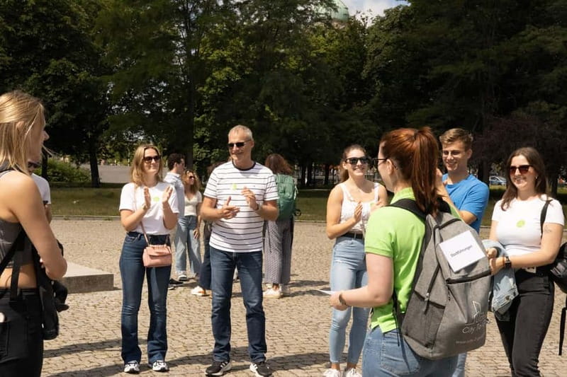 Berlin: City tour - Best of Berlin - Beginning at Potsdamer Platz and the Berlin Wall