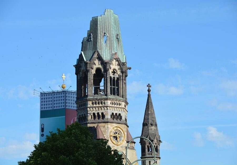 Berlin: City-West Walking Tour with a Real Berliner - KaDeWe and the shopping heart of City-West