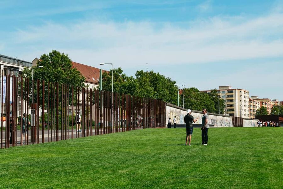 Berlin: Cold War Walking Tour on Berlin Wall Route - Key points about the Berlin Wall walk