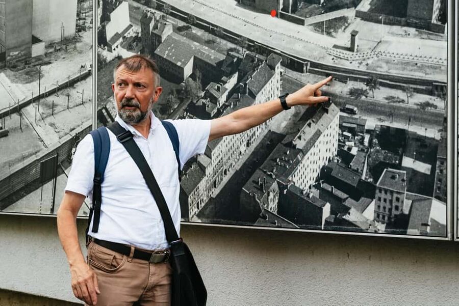 Berlin: Cold War Walking Tour on Berlin Wall Route - Walking toward Prenzlauer Berg