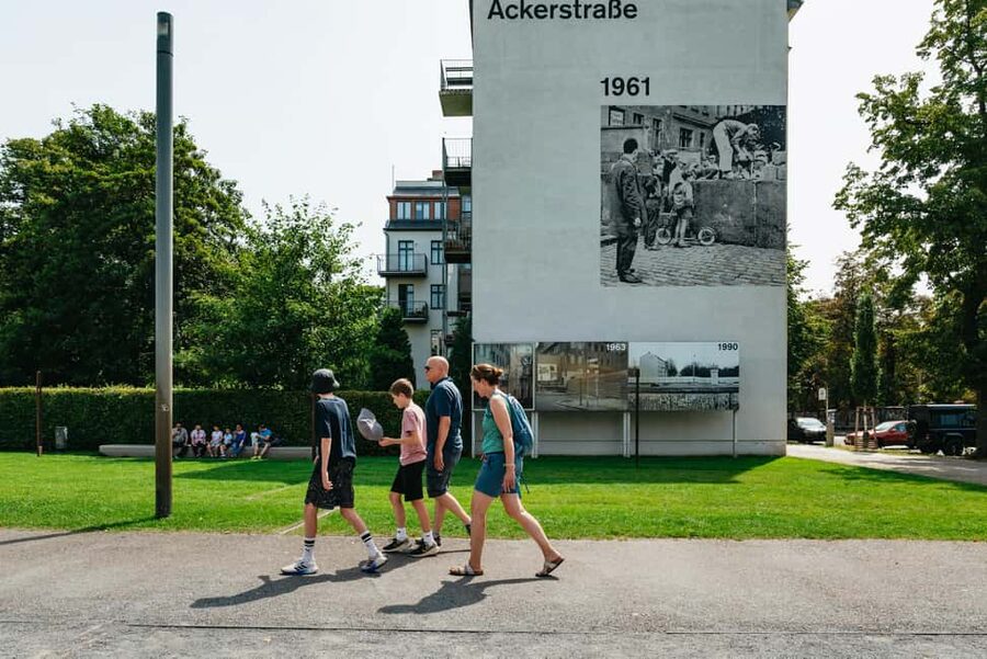 Berlin: Cold War Walking Tour on Berlin Wall Route - Understanding the Wall from 1961 to 1989