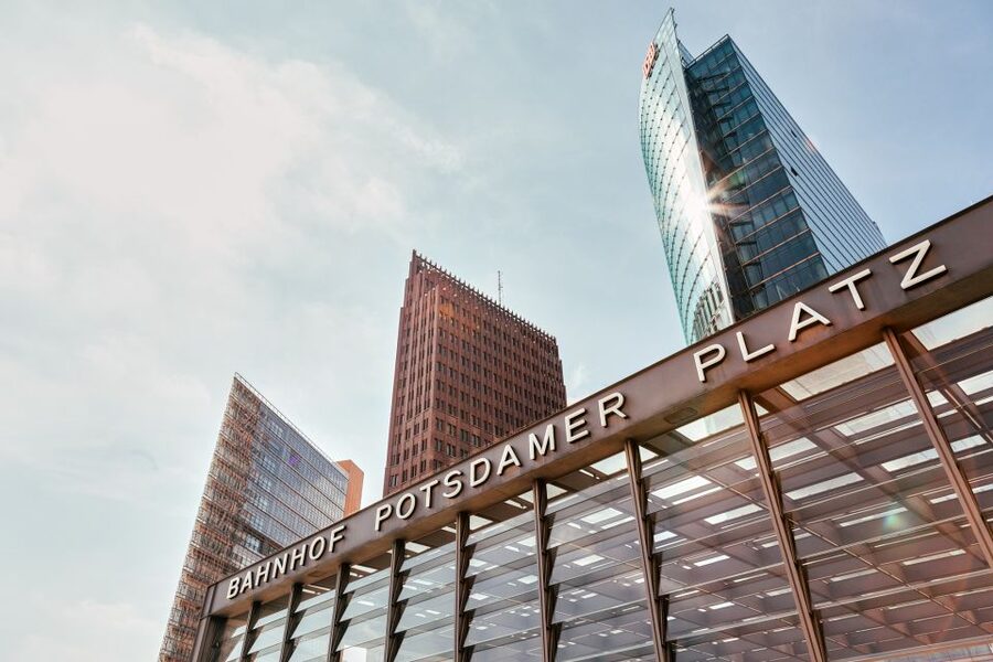Berlin: Combo-Ticket for Panoramapunkt with Crémant at Café - Potsdamer Platz, from green field to divided border zone