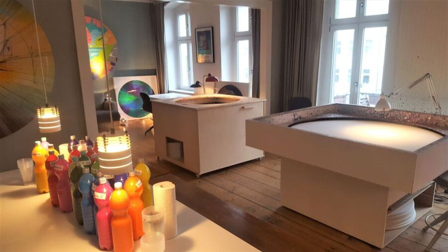 Berlin: Create Your Own Spin Painting at Jans Echternacht - Key points at a glance