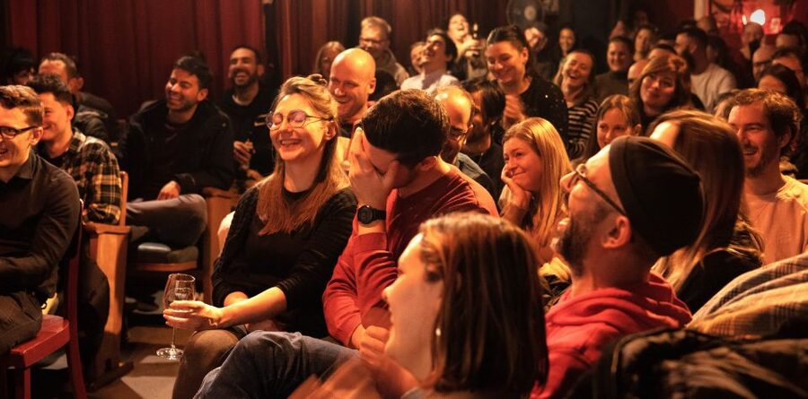 Berlin: Culture Shock Comedy Show - Entering the small bar and meeting host Chris