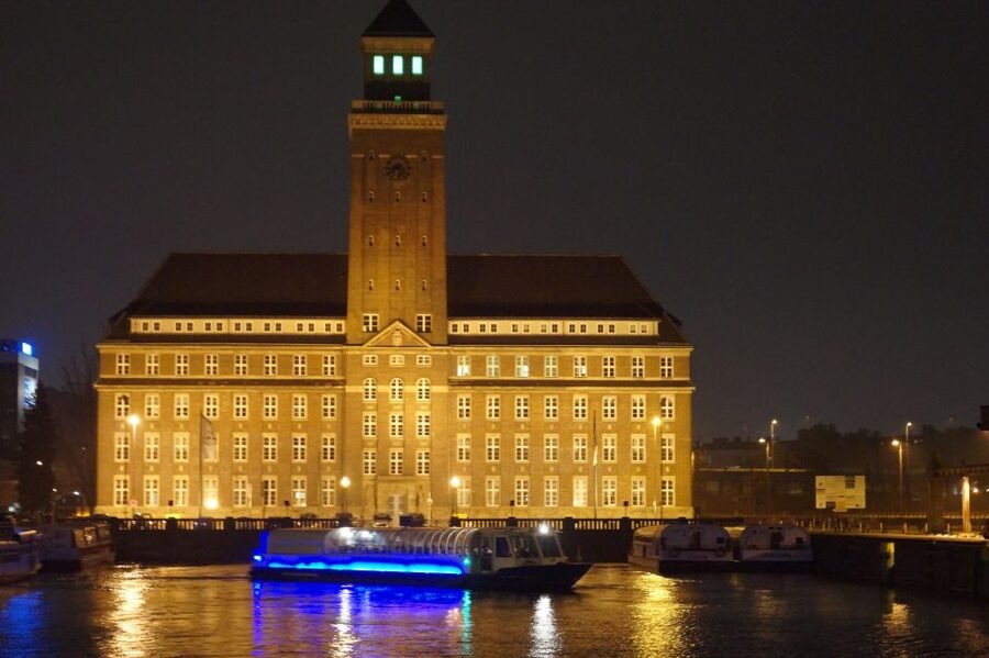 Berlin: Dinner Cruise on the Spree with Prosecco - The four-course Capital menu