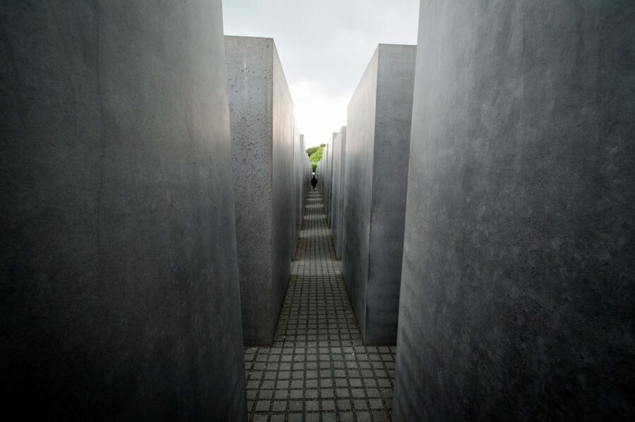Berlin: Discover Berlin Walking Tour - Brandenburg Gate and Berlin’s changing symbols