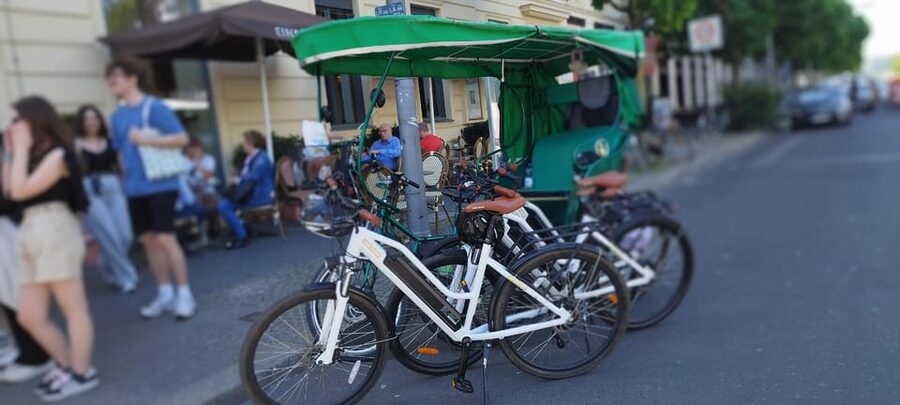 Berlin (E)Bike Tour Historical Highlights in Small groups - Why the e-bike and rickshaw format works in Berlin