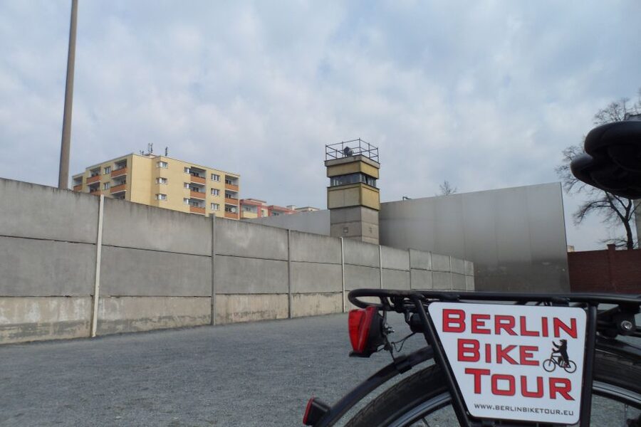 Berlin: E-Bike Tour of the Berlin Wall and Mitte Highlights - The Holocaust Memorial and a change in tone