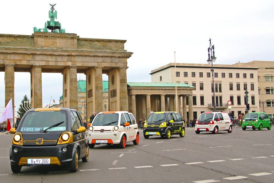 Berlin: E-Trabi City Tour - Taking the wheel of your private e-Trabi