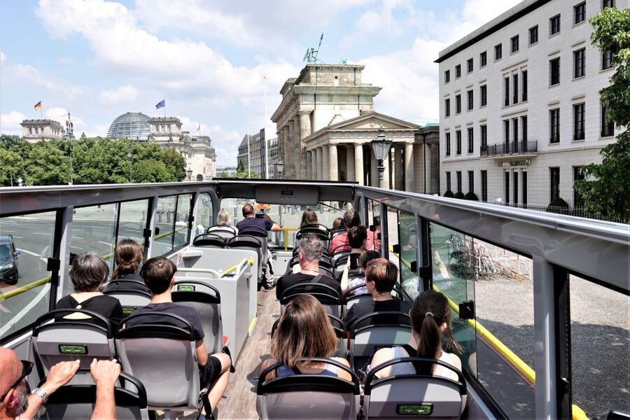 Berlin: East and West Hop-On Hop-Off Bus Tour - Alexanderplatz, Neptune Fountain, and East Berlin
