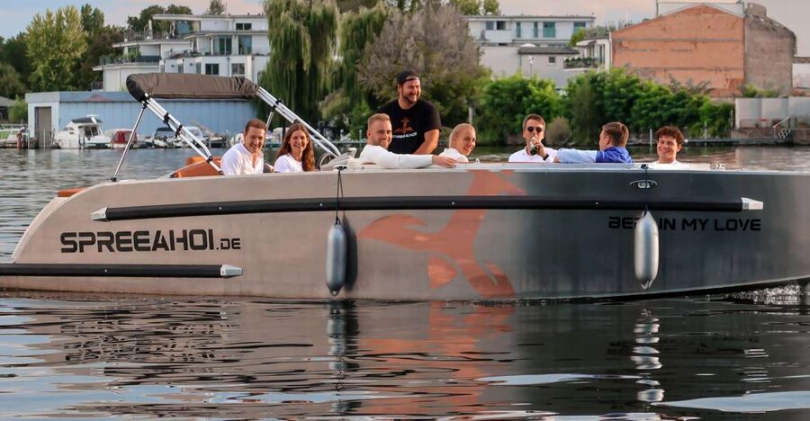 Berlin: Electric Boat Rental for self-driving 2 hrs - The Dahme and Müggelsee from your own captain’s seat