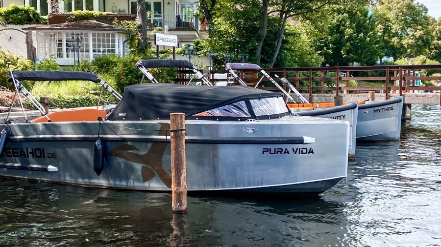 Berlin: Electric Boat Rental for self-driving 2 hrs - What is included, and what you still need to pack