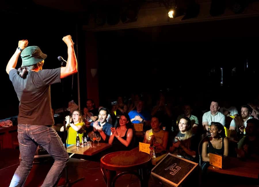 Berlin: English Stand-Up Comedy Show - Vegetarian and vegan pizza around 8:30 pm