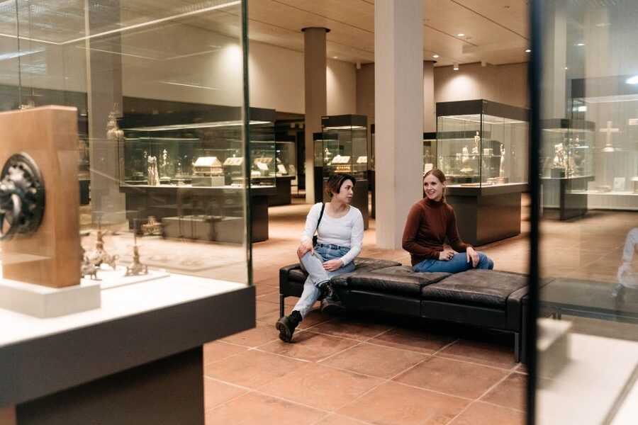Berlin: Entry Ticket To The Kunstgewerbemuseum - Fashion and the limits of the clothing displays