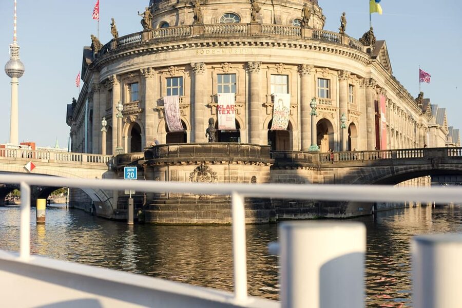 Berlin: Evening Boat Cruise – Romance & Moonlight - Roof terrace, panoramic windows, or captain’s seating
