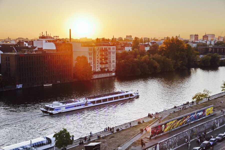 Berlin: Evening City Sightseeing Cruise - Bellevue Palace and the Tiergarten view
