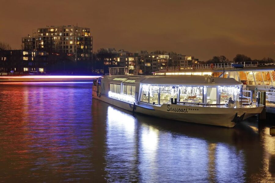 Berlin: Evening City Sightseeing Cruise - Berlin Central Station and the Moabit stretch