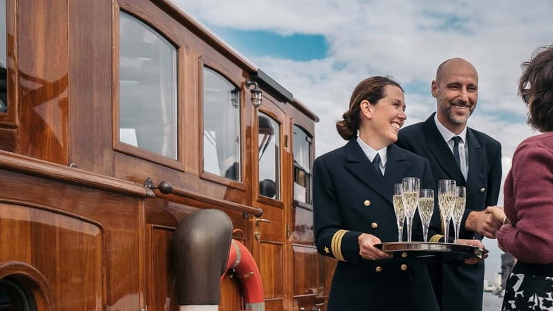Berlin: Evening Yacht Cruise with Aperitif & Dinner Upgrade - Choosing your seat before sunset
