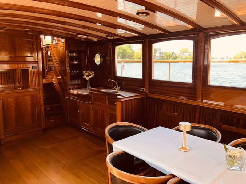 Berlin: Evening Yacht Cruise with Aperitif & Dinner Upgrade - The dinner option and the PATIO Restaurant Ship