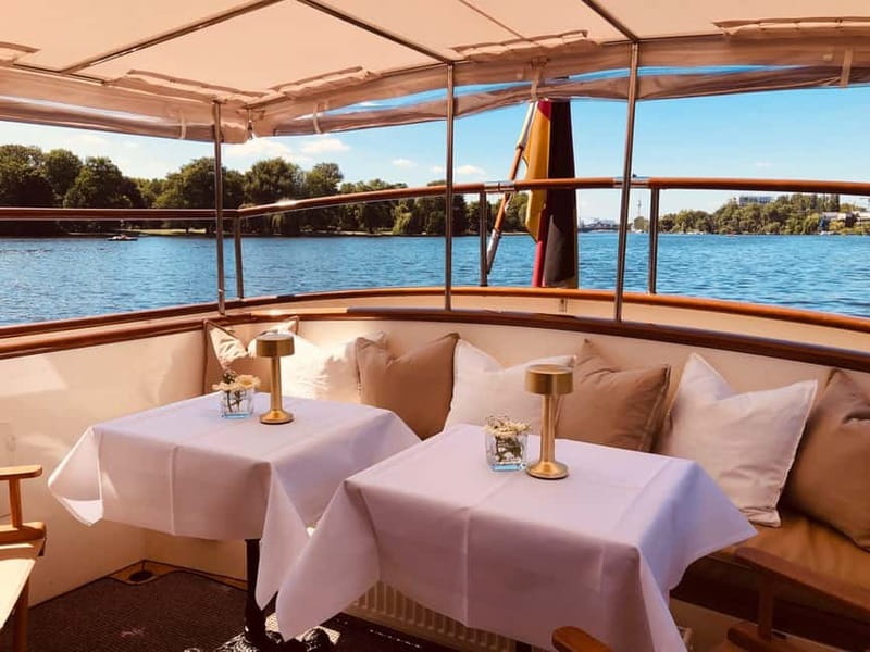 Berlin: Evening Yacht Cruise with Aperitif & Dinner Upgrade - What the $56 price gives you