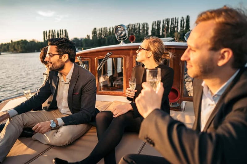 Berlin: Evening Yacht Cruise with Aperitif & Dinner Upgrade - Timing, weather, and small practical points