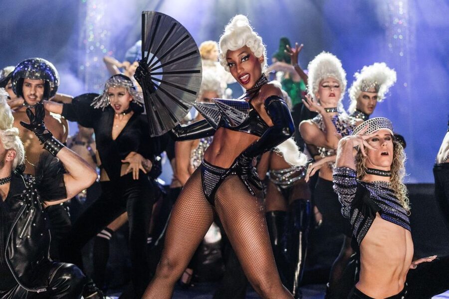 Berlin: FALLING | IN LOVE Grand Show Friedrichstadt-Palast - Should you book this Berlin show?