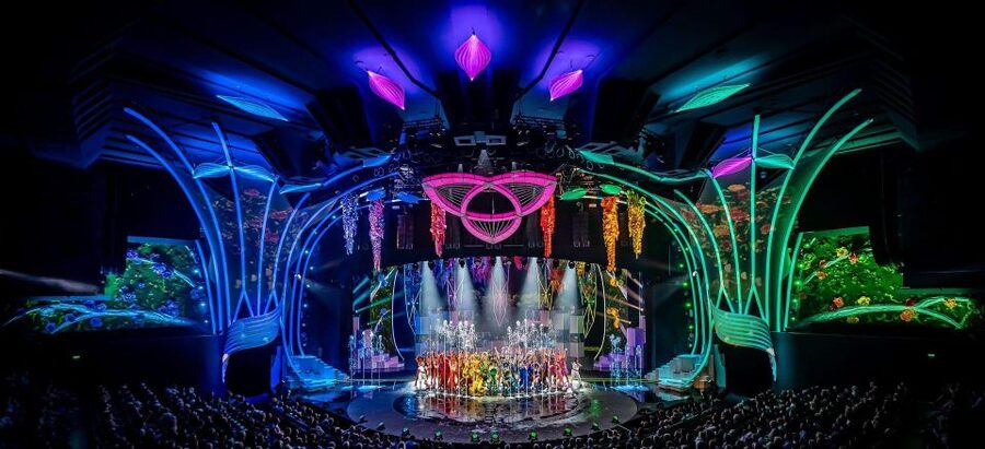 Berlin: FALLING | IN LOVE Grand Show Friedrichstadt-Palast - Is $51 good value for 2.5 hours?