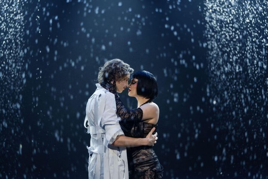 Berlin: FALLING | IN LOVE Grand Show Friedrichstadt-Palast - Who will enjoy FALLING | IN LOVE most?