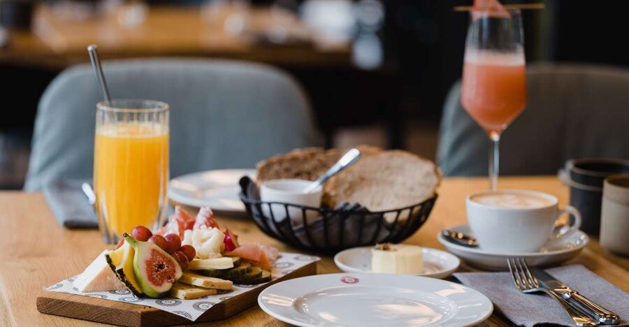 Berlin: Fine Dining Breakfast with Champagne in Schoneberg - Choosing between classic and inventive breakfast dishes
