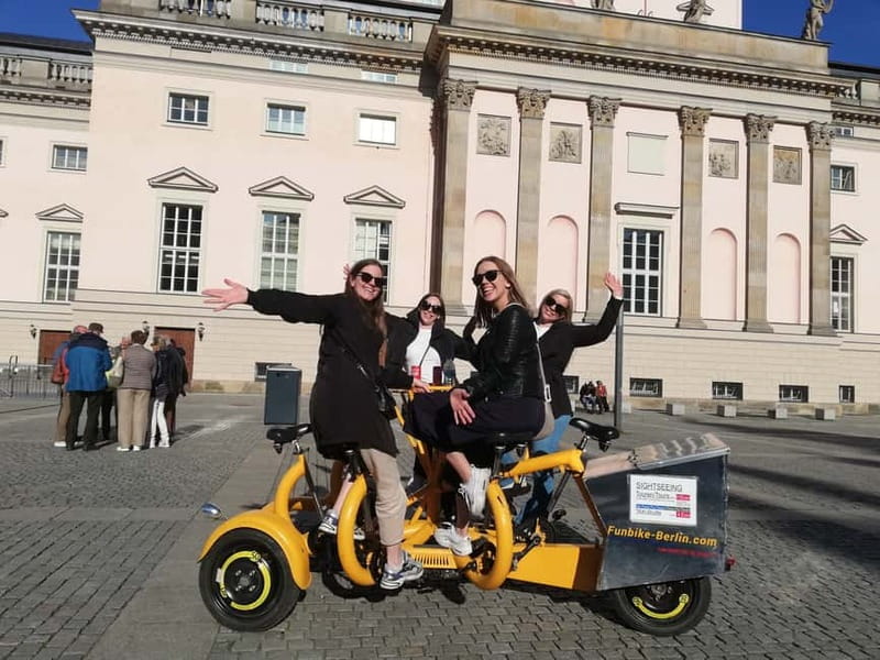 Berlin: Fun Private Guided Sightseeing Tours with Teambikes - Guides, languages, music, and photos