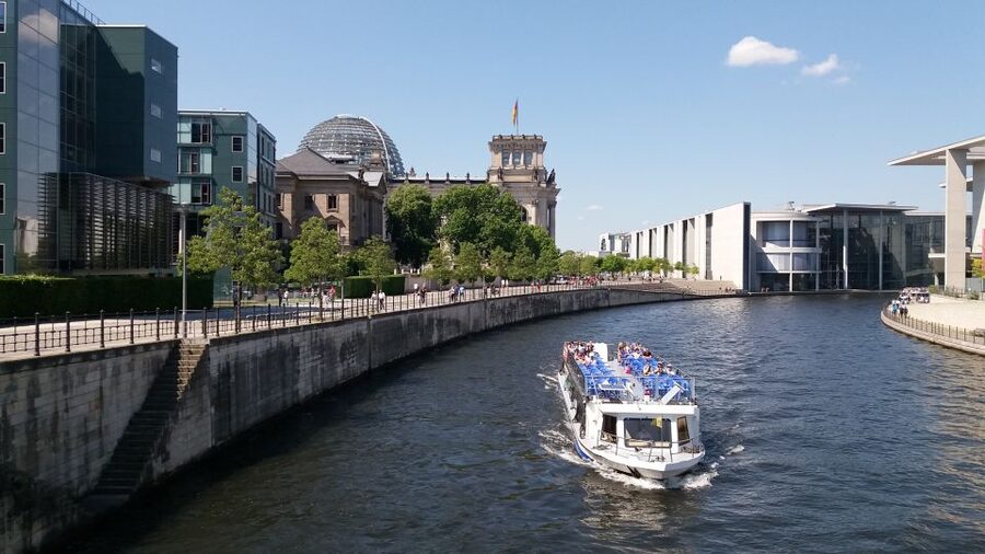 Berlin: Government District around the Reichstag Guided Tour - The Chancellery and Platz der Republik