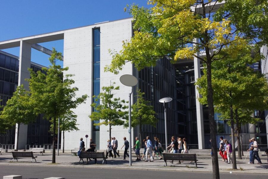 Berlin: Government District around the Reichstag Guided Tour - Language choice matters more than usual