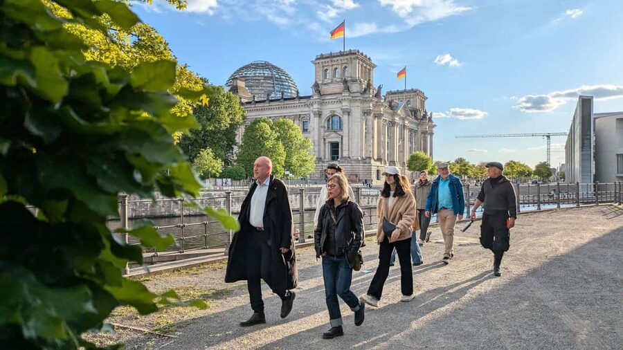 Berlin: Government Quarter Tour and Reichstag Dome Visit - Entering the Reichstag after security