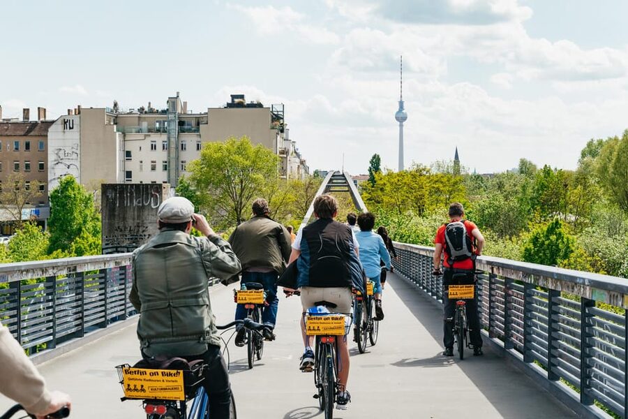 Berlin: Green City Guided Bike Tour - Mauerpark and the marks of a divided city
