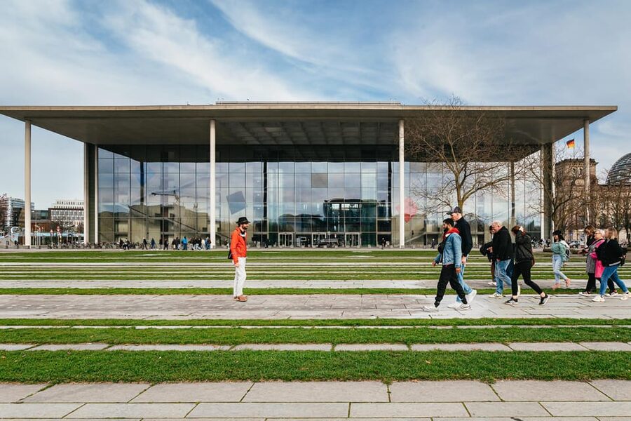 Berlin: Guided Walking Tour around the Reichstag - Marshall Bridge and the Spree walk