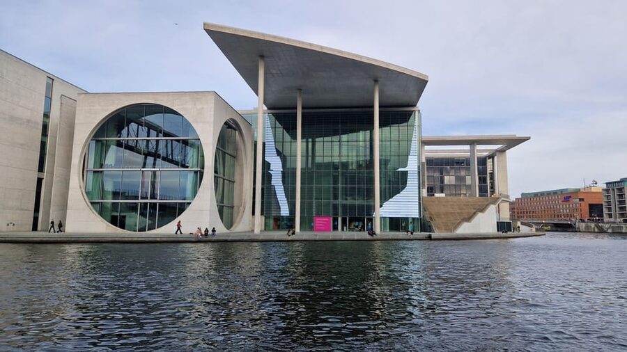 Berlin: Guided Walking Tour around the Reichstag - Starting beside the U5 at Paul-Löbe-Allee