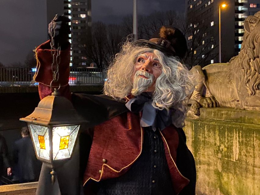 Berlin: Guided Walking Tour by Night - What kind of Berlin tour is this?