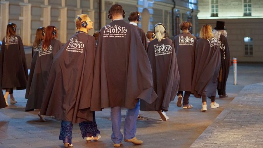 Berlin: Guided Walking Tour by Night - Meeting the lamplighter in Nikolaiviertel