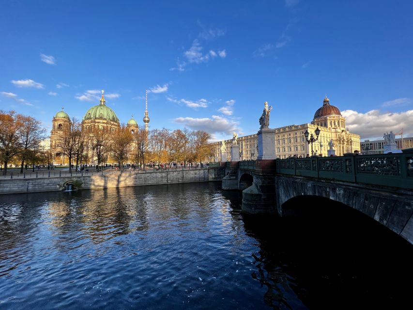 Berlin: Guided Walking Tour in English - Checkpoint Charlie and the Berlin Wall