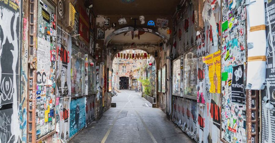 Berlin: Hidden Backyards Guided Walking Tour - Key points at a glance