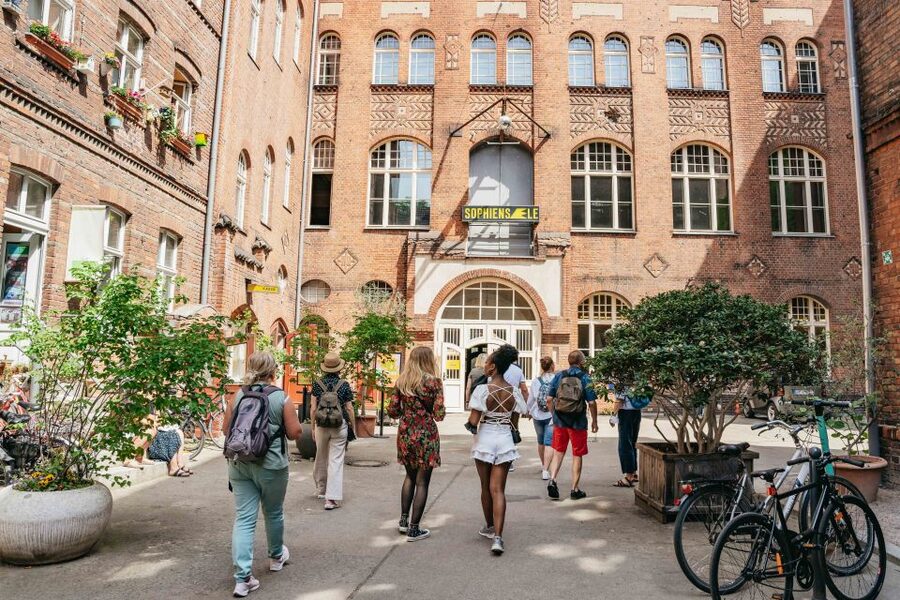 Berlin: Hidden Backyards Guided Walking Tour - Sophienkirche and Auguststraße