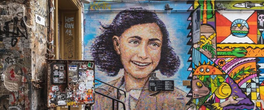 Berlin: Hidden Backyards Guided Walking Tour - Pace, weather, and accessibility