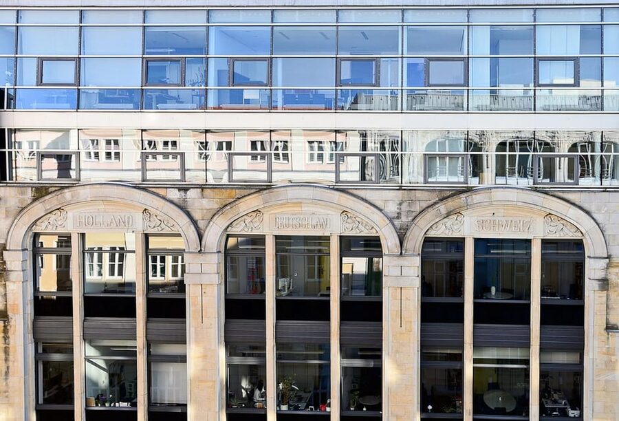 Berlin: Hidden gems around the Gendarmenmarkt - Guided walking tour - The 1989 moment that changed the meaning of travel