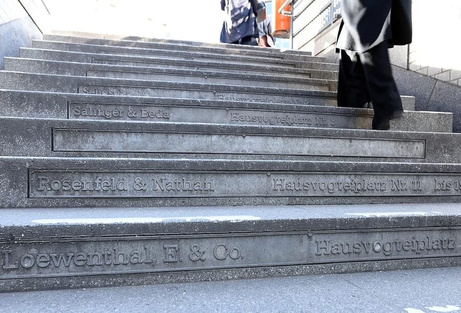 Berlin: Hidden gems around the Gendarmenmarkt - Guided walking tour - The people behind the façades