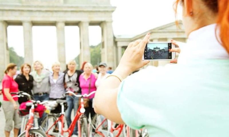 Berlin: Highlights Guided Bike Tour - What the English and German Routes Cover